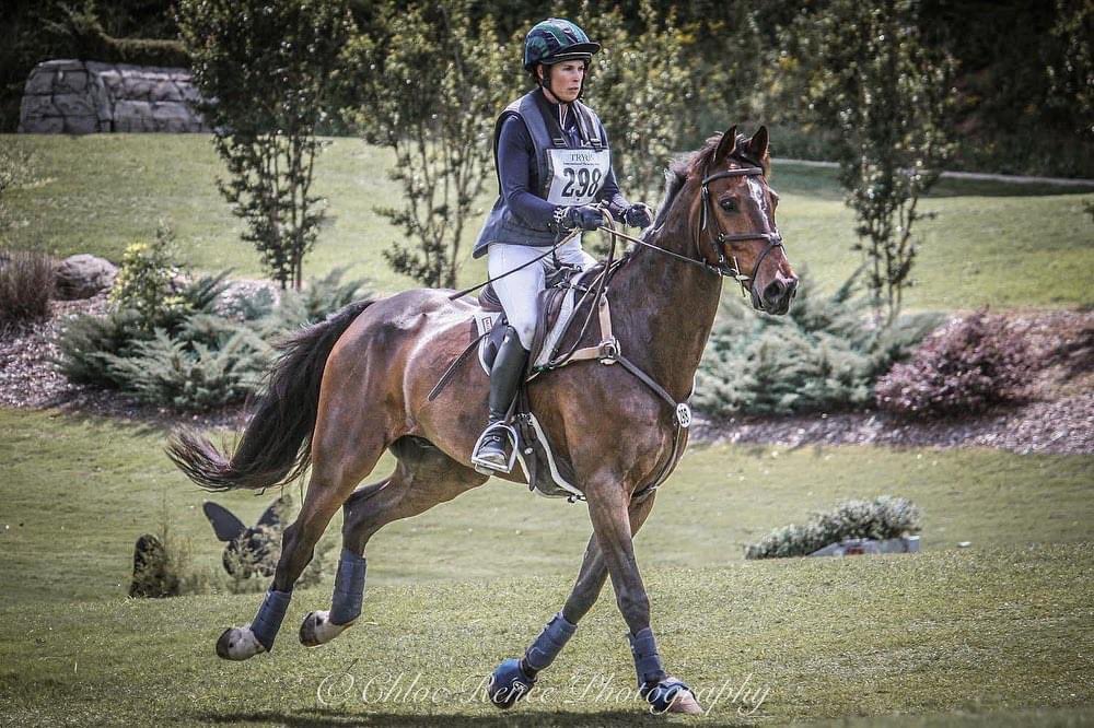 SuccessEques's tweet image. #repost @lillian.j.heard.eventing Cool shots of Lill and Cooley Gentleman at #tyron 📸 Chloe Renee Photgraphy #successequestrian #noslipsaddlepads