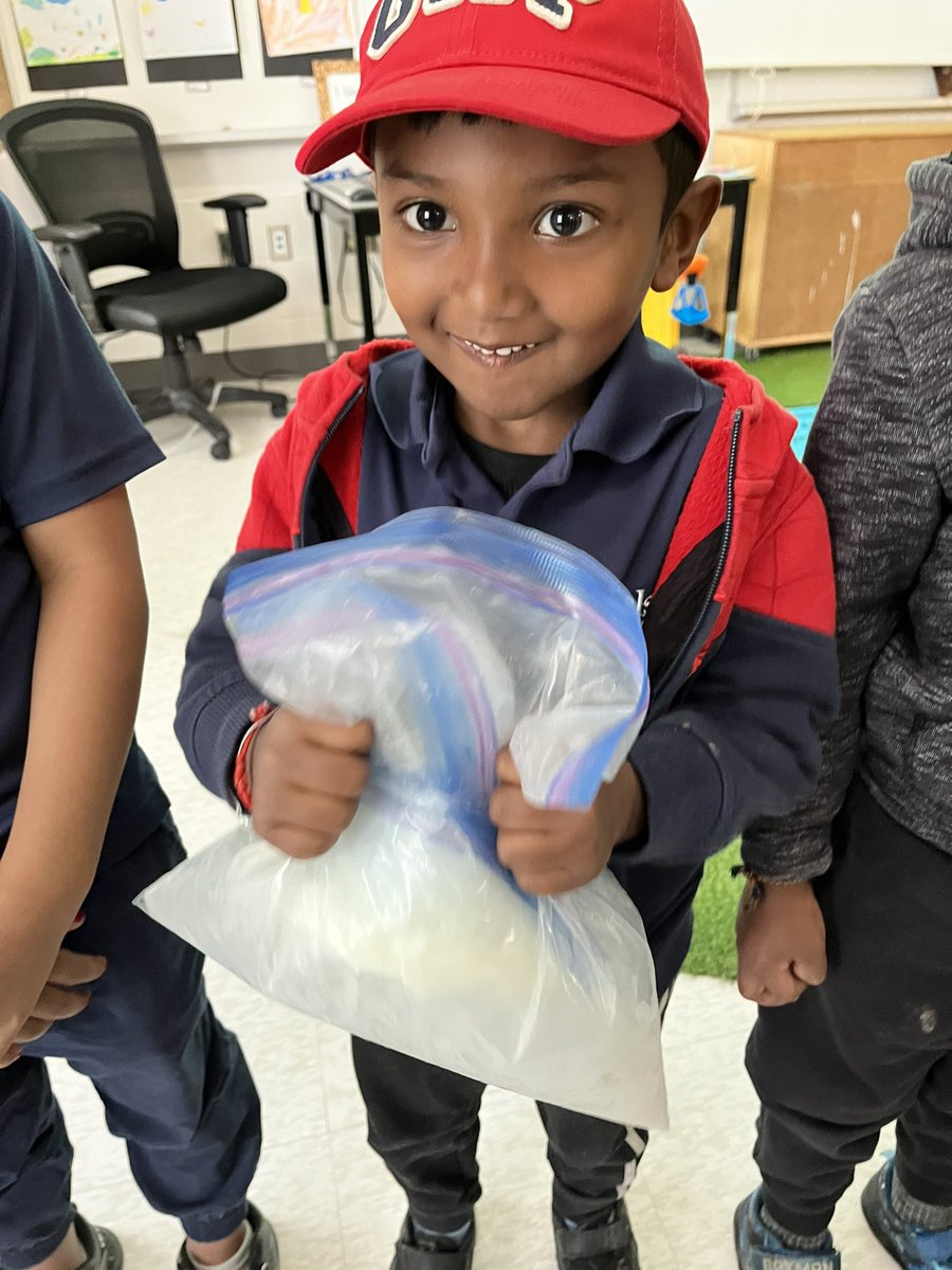 Jody_MacLean's tweet photo. We made ice cream and it was delicious. My students loved it!🍨🍦#kindergartenisfun #proceduralwriting @DolsonPS @shawn_sabourin https://t.co/AzEwRIbQEa
