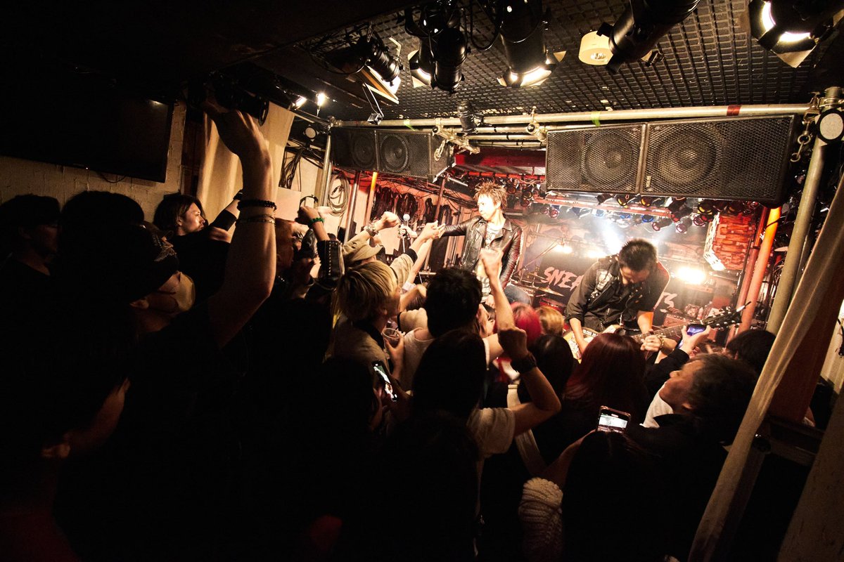 shun_raptols's tweet photo. SNEAKIN'NUTS解散しました！

昨日見てくれたひと
いままで出会ってくれたひと
みんなありがとう！
それしかない！ https://t.co/hVH2DPwPaY