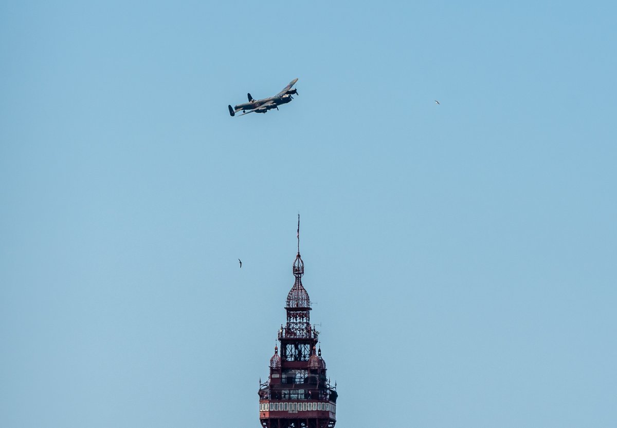 And another flypast on Sunday. Just the Lancaster this time.
#Blackpool #visitblackpool #LancasterBomber