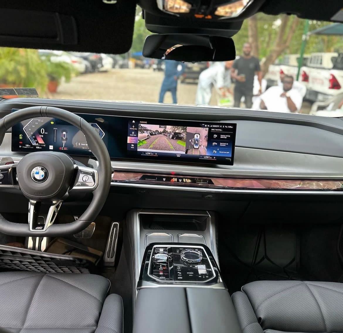 yhakz39's tweet image. NEW LISTING 📌📌📌

🚘 • BMW 740i (G70)

📋 • BRAND NEW 

🗓 • 2023

🗒 • DUTY✅

💰 • 200M 

🌍 • ABUJA

🚚 • NATIONWIDE DELIVERY (Not Free) @abujarides @Automall_ng @A_Harooon @GernnieM @iMajorX @lumiquan_ @mister_ade5 @Yaksbrother193 #AbujaTwitterCommunity #Arewatwitter