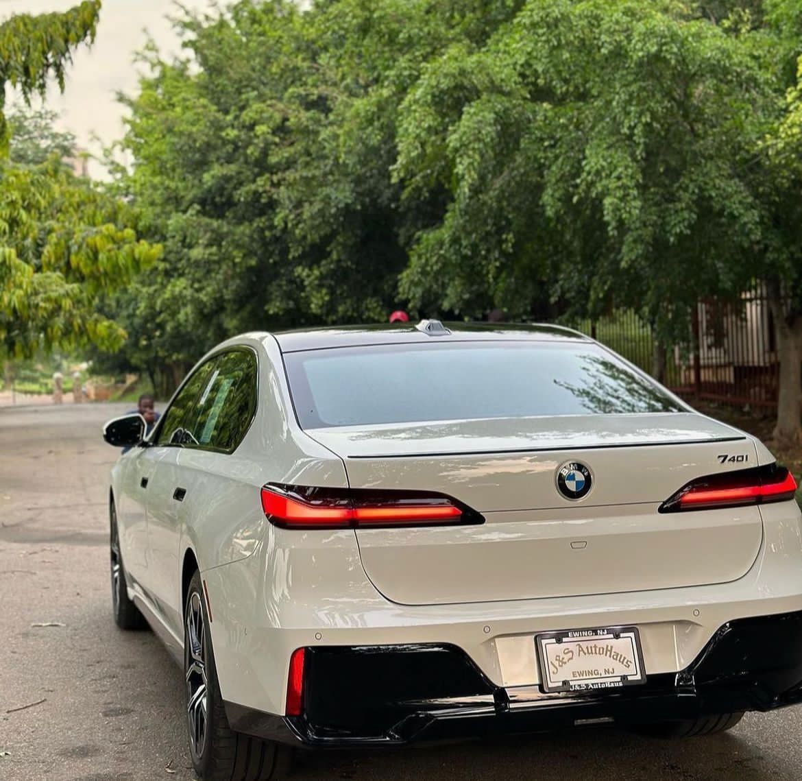 NEW LISTING 📌📌📌

🚘 • BMW 740i (G70)

📋 • BRAND NEW 

🗓 • 2023

🗒 • DUTY✅

💰 • 200M 

🌍 • ABUJA

🚚 • NATIONWIDE DELIVERY (Not Free) @abujarides @Automall_ng @A_Harooon @GernnieM @iMajorX @lumiquan_ @mister_ade5 @Yaksbrother193 #AbujaTwitterCommunity #Arewatwitter