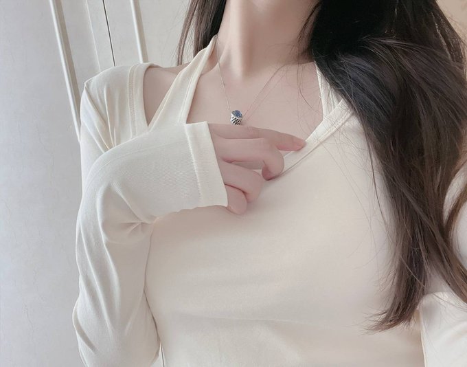 Zen6879's tweet photo. 在性欲的支配下逐渐接受原本抗拒的事情，尊严和羞耻心被逐渐��弃。亲眼看着自己染上性瘾，开始主动追求着玩弄。身体背叛了自己，内心最后的挣扎也在一次次高潮中被彻底淹没…喜欢可以加我主页电报联系！ https://t.co/r3Mc9TzGTU