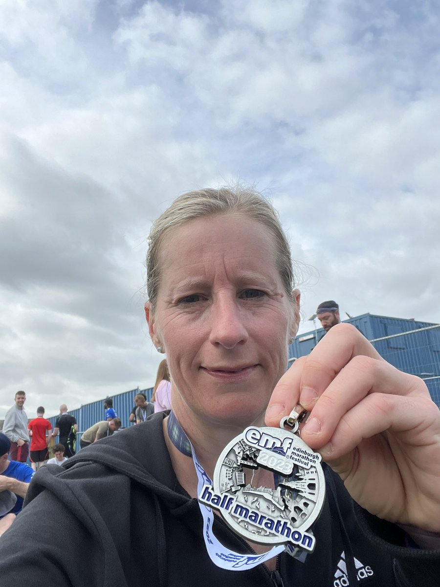 carolineG_19's tweet photo. Wow smashed my pb at Edinburgh half this morning, really enjoyed the whole run. Fantastic support from locals along the way 🙌🏻 I’m definitely coming back to do it again 🏃♀️🏴💪🏻 @edinmarfes #running #edinburghhalf https://t.co/xMGxo0xfjv