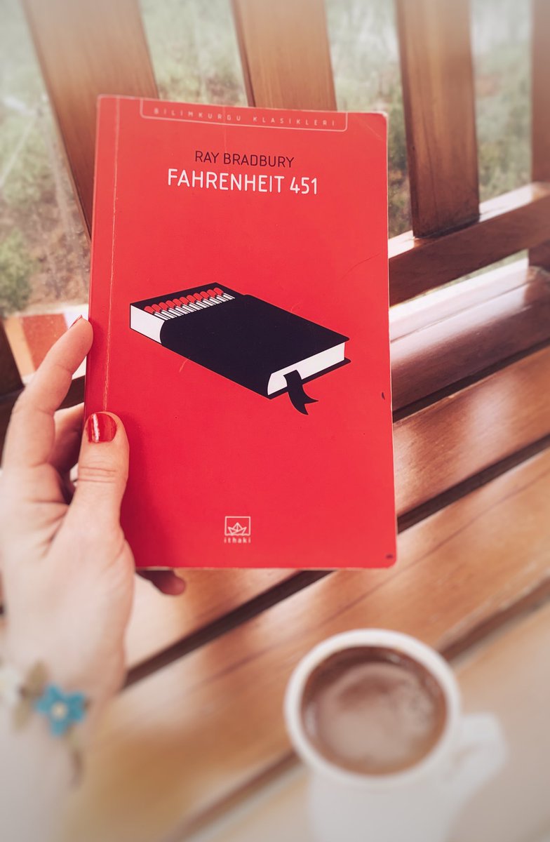 “her şeyin bir mevsimi vardır. evet. yıkmanın zamanı ve inşa etmenin bir zamanı!” (son sayfa*)
#oykullanın

bi kitap okudum hayatım değişti dediğiniz o kitap hangisi? 
📕Fahrenheit 451