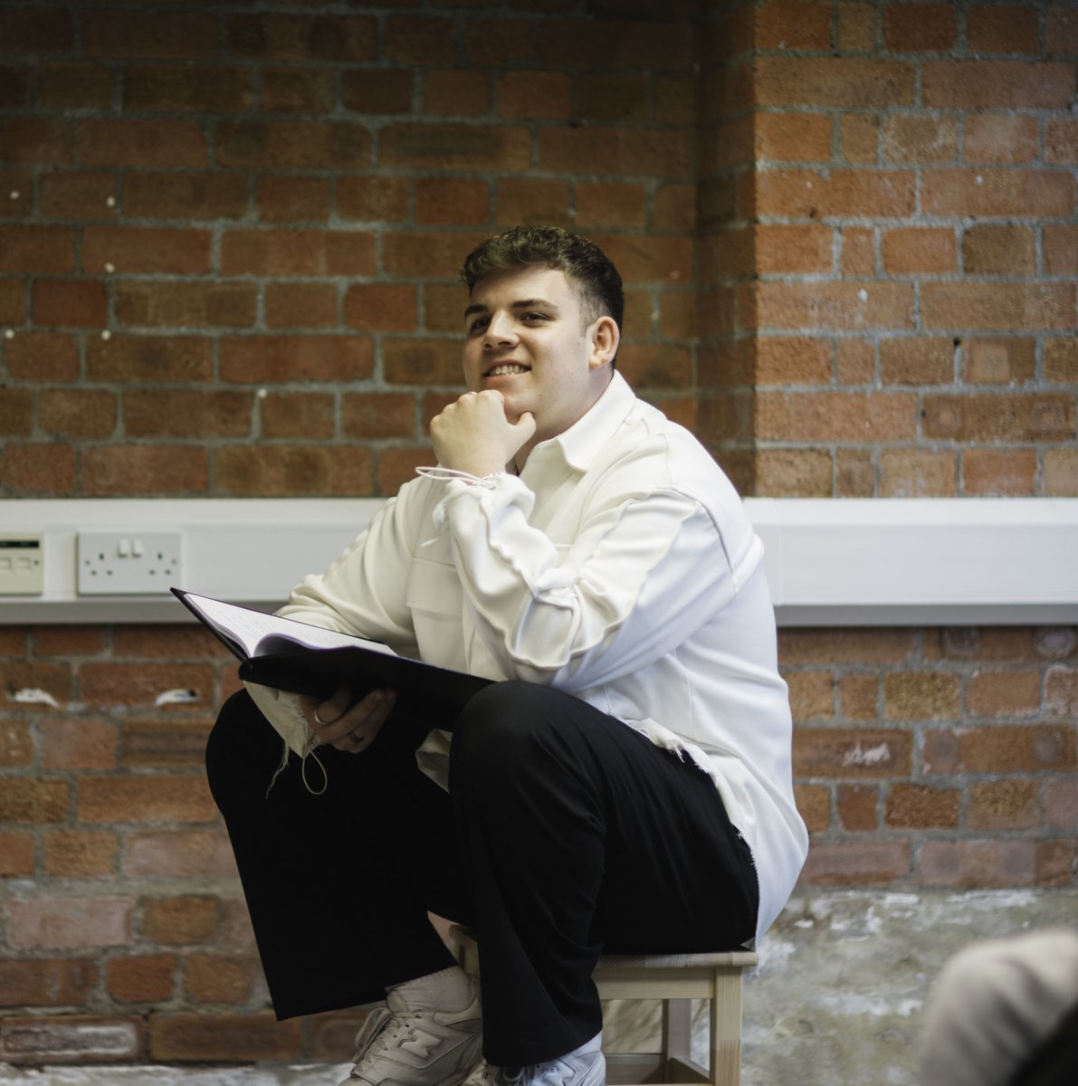 ParkTheatre's tweet photo. 👀Take a look behind the scenes at #PaperCut

A raw exploration of the physical and emotional toll of returning soldiers and how they navigate their way through another minefield - returning home.

➡️ 7 Jun - 1 Jul
🎟️ https://t.co/btr5Eqltah
⭐ Tickets from £12 https://t.co/H9YSHWGJhx