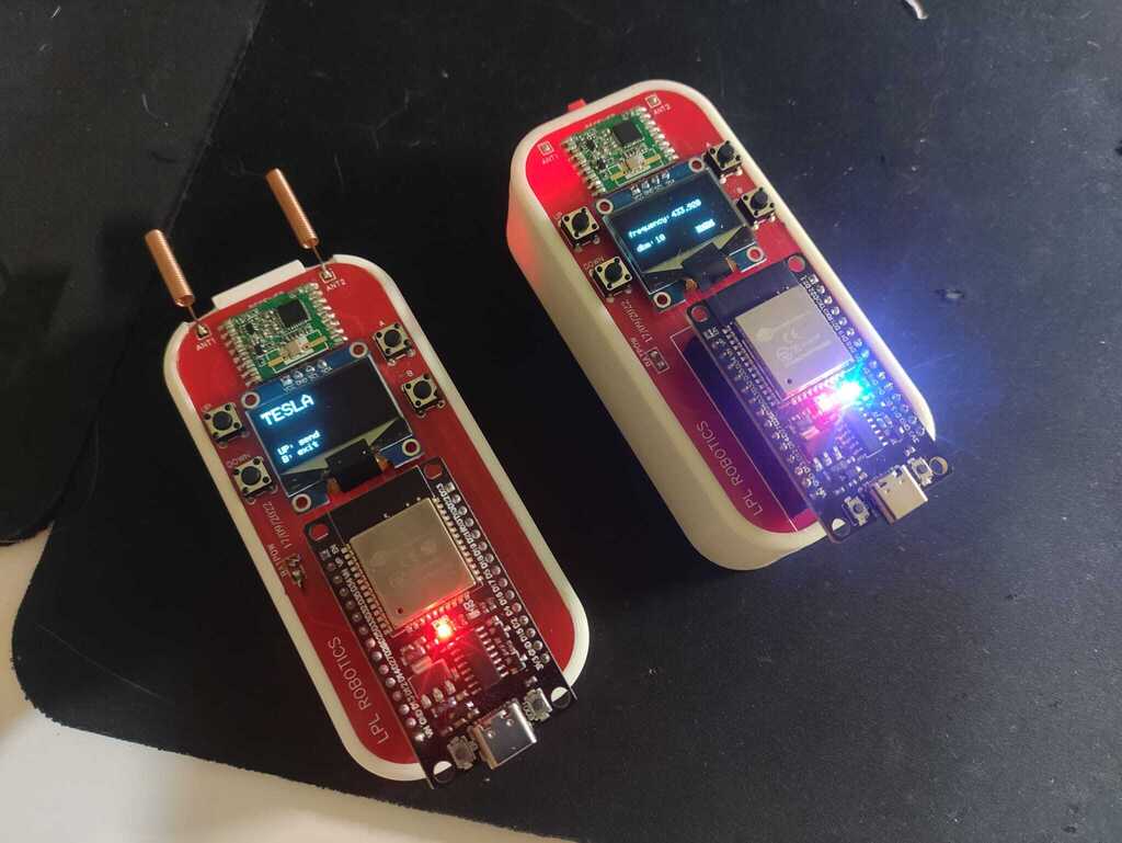 433Screen-SignalHacker

Full duplex 433 MHz Signal jammer, recorder, decoder and hacking multitool device based on ESP32 microcontroller and RFM69HW radios. This version of the device provides an OLED screen and simple UI to navigate menus and differen… t.me/hackgit/8862