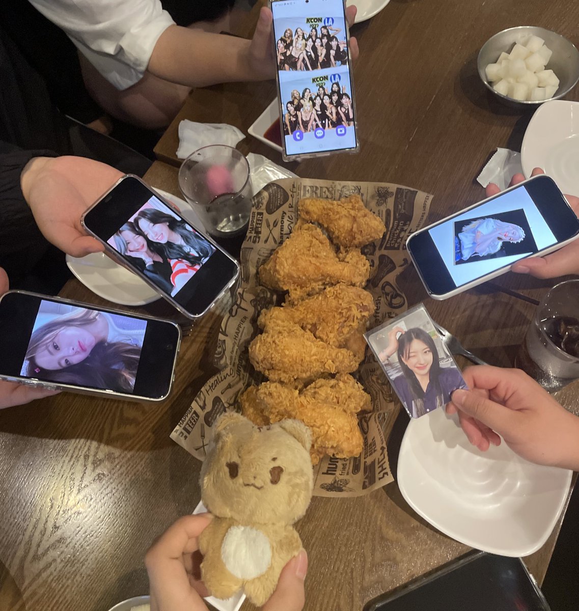 어제밤에 먹은거지만? 지금 올립니다
다들 사랑합니다 그리고 치킨시준 긍깡언니 쵝오
<a href="/kkkang527/">긍깡</a> @spicy_ssamjang <a href="/gkwosl/">도깰깰쓰</a> <a href="/youngdang_/">영당</a> <a href="/b0nb0n2_/">봉봉이</a>