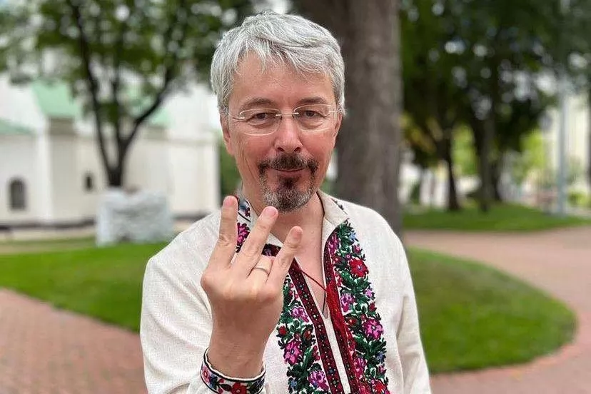 Totalizator2000's tweet image. Якщо хочете, щоб цей довбойоб винув свої мацаки з нашої культури, підпишіть хоча б петицію, багато ж не прошу. 
А якщо не підпишете, він засуне їх у вас. 
Ну і РТ, пліз, лишилось небагато
oldpetition.kmu.gov.ua/kmu/Petition/V…