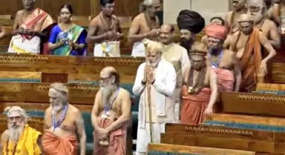 7th Nov, 1966 : Sadhus & sants protesting outside Sansad Bhavan we massacred by the then PM Indira Gandhi

28th May, 2023 : Sadhus & sants bless the #NewParliamentBuilding & hand over the #SengolOfIndia to PM Modi signalling transfer of power back to forces of Dharma