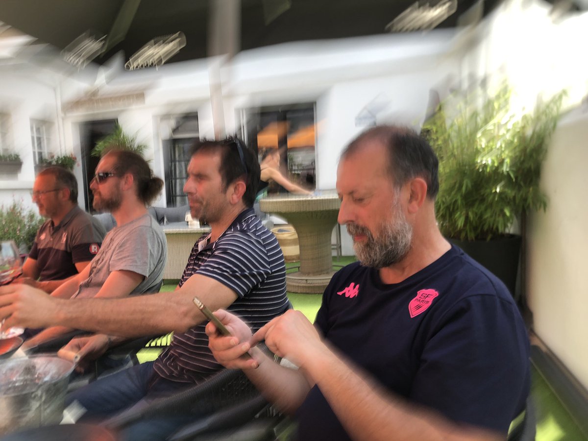 #SRSFP quand des Rochelais @staderochelais accueillent des supporters du @SFParisRugby  a la @coterotie la Pallice #fievreSR