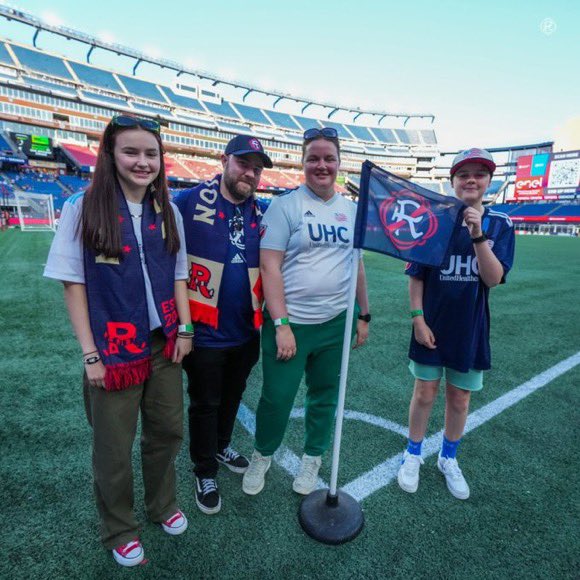 NERevsUK's tweet image. Huge thank you to @RevsPrez and all at @NERevolution for such an amazing experience. Something me and my family won&apos;t forget. Hope to do it again sometime soon. Thank you to all the #NERevs    fans I got to meet while over with the @NERebellion. 

#MLSUK