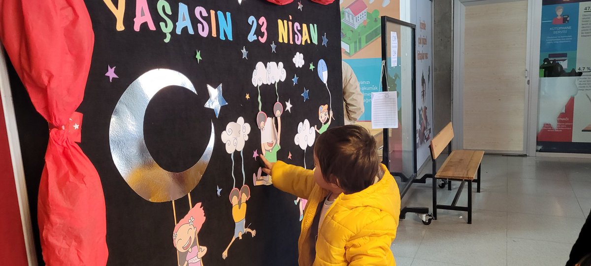 Duygudenenkisi1's tweet image. Annesi oy kullanırken bazı beybiler de okulu keşfediyordu🌸🙏👼 #Efe #canimoglum 
#BenimOyumBayKemale ❤️