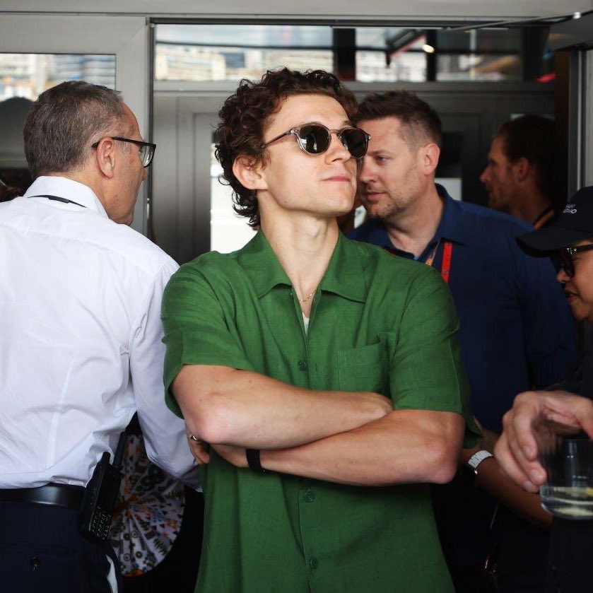 SeriesUpdateFR's tweet photo. Tom Holland au Grand Prix de Monaco. https://t.co/F4KdZr6Fr2