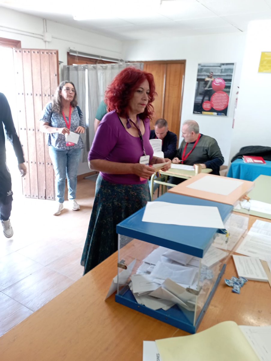 Pod_IU_Cehegin's tweet photo. #NonaAlcaldesa votando en el Colegio de El Chaparral
✊✊✊💜❤️💚 https://t.co/YawjGP03hE