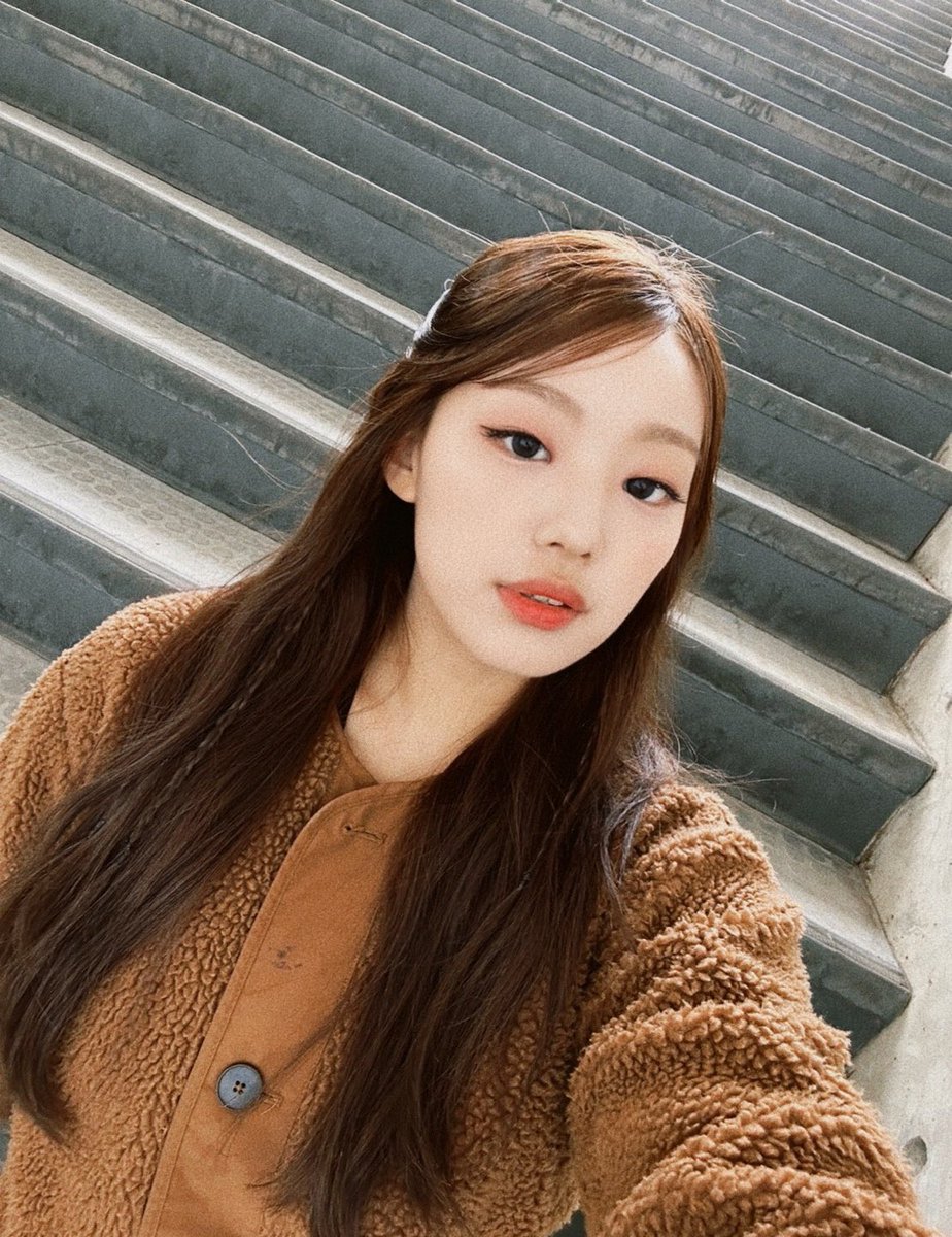 Lapillus_twt's tweet photo. 나 콩키우고 있어 알콩달콩😬🤧🙀
쏘리 ✌️

#Lapillus #라필루스 #Haeun #하은 https://t.co/jMKjglSw6y