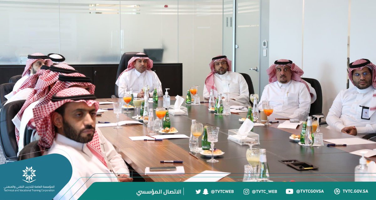 #صورة | 

عقدت اللجنة المشتركة بين  المؤسسة العامة لـ #التدريب_التقني والمهني ووزارة التعليم اجتماعها الأول برئاسة نائب المحافظ المساعد للتدريب د.سعد السعيدان لتحديد نطاق العمل لمسار #مبادرة_المدارس_المهنية الهادفة لتطوير نموذج المعاهد الصناعية الثانوية.