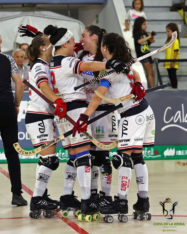 ¡¡Victoria en Vilasana!!

Estamos en la FINAL por el título de la #OkLigaIberdrola

Victoria épica tras empatar a 2️⃣-2️⃣ en el tiempo reglamentario y vencer en penaltis.

✔️ <a href="/tashuca/">Tasha lee</a>
✔️ <a href="/rocessara/">Sara Roces</a>

#MiEquipoMiGente