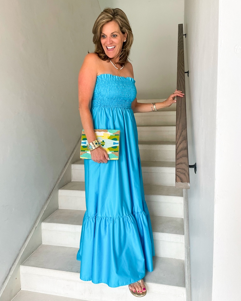 We have no doubt, this is a dress you can't live without! 

#showstopper #neverknowinglyunderdressed #alwaysinstyle #welovecolor #Summerdresses #maxidress #straplessdresses