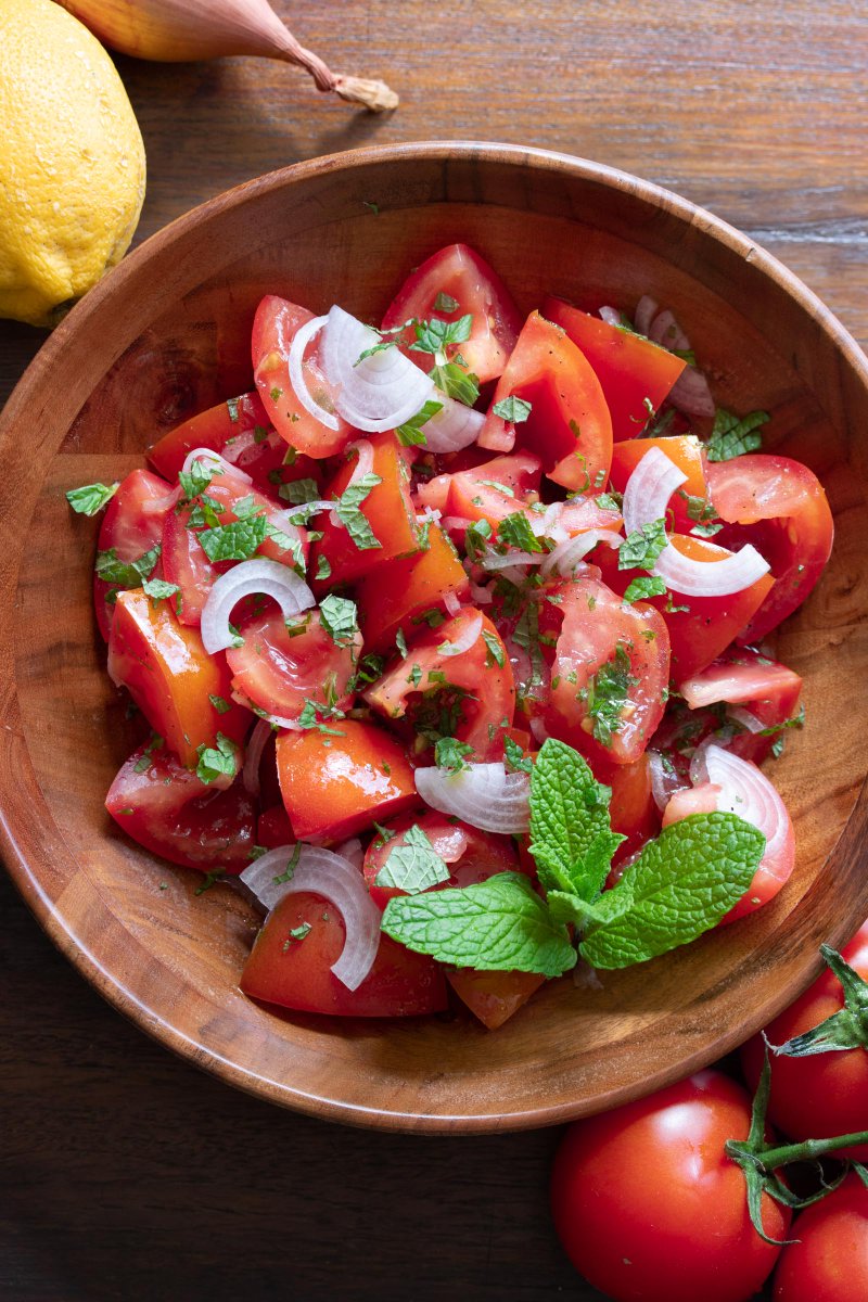 Tomato Salad with Mint - This recipe is relatively easy to make, making it the perfect side salad for all your meals. With summer outdoor activities, this refreshing tomato salad with mint is the perfect answer. giangiskitchen.com/recipe/tomato-… #tomatoes #summersalad