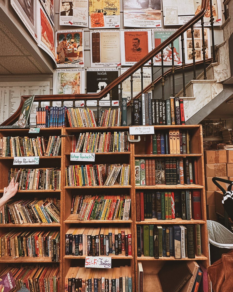 Brattle Bookshop in Boston @brattlebookshop #bookshopping #bookshopsoftheworld #readingcommunity