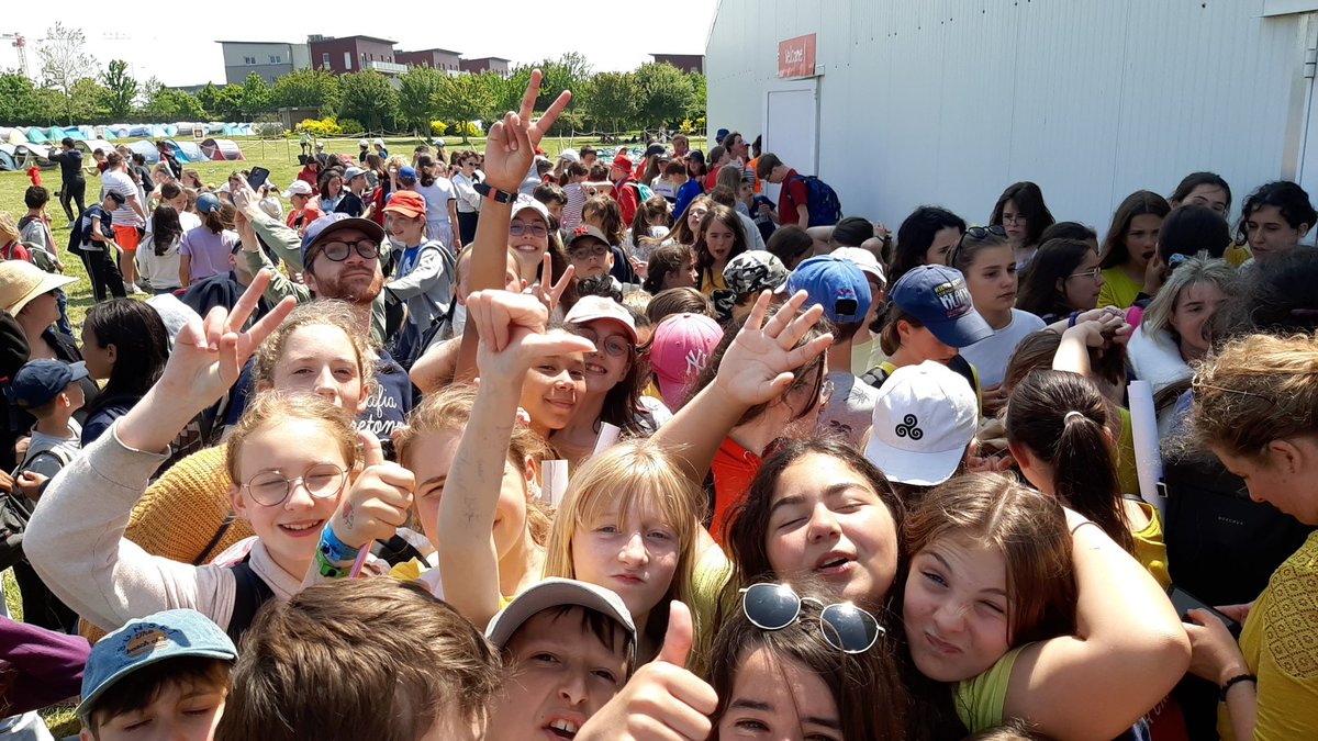 College Sainte Croix tweet media