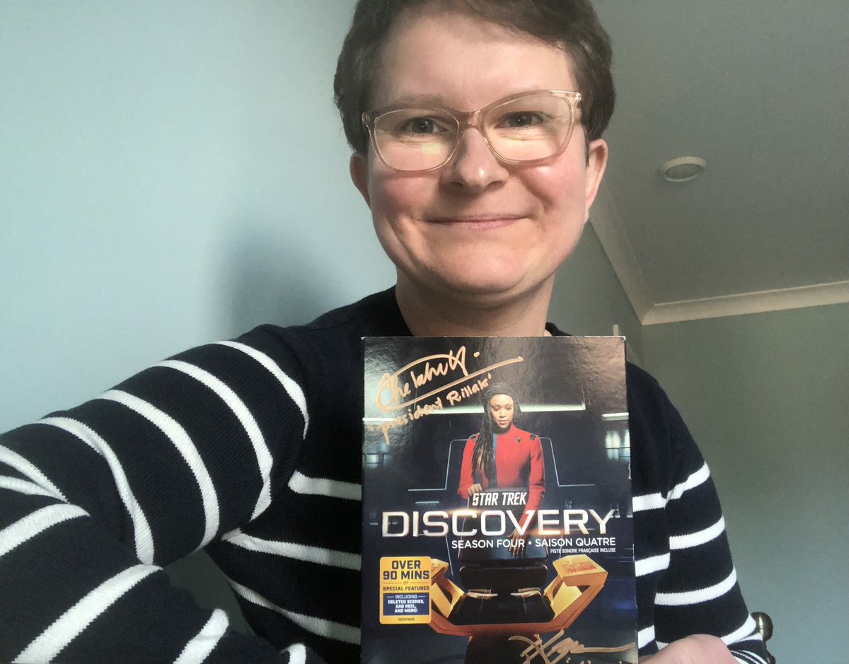 ChelahFan's tweet photo. Heeey Everyone, still holding back the tears. As a fan that’s huge to be able own a piece of Discovery signed by two such an incredible actors @chelahhorsdal and @hirokanagawatv
I’m also glad I was able to support such an important cause❤️
#YVRscreensceneforukraine https://t.co/rNrzDRwzx5