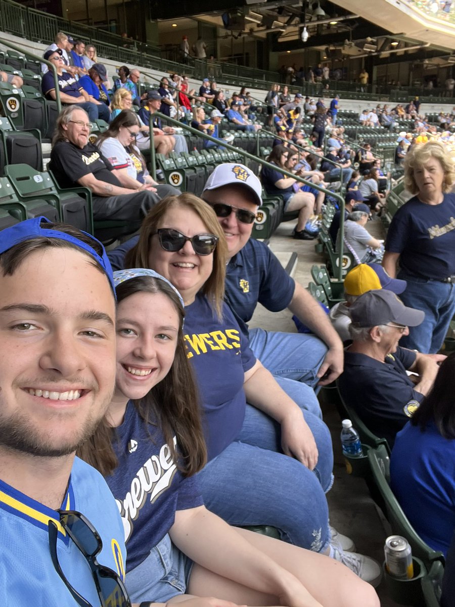 brewcrewfan88's tweet photo. Go Brewers! #ThisIsMyCrew  #ThisIsMyTeam https://t.co/HtVjkGpLgY