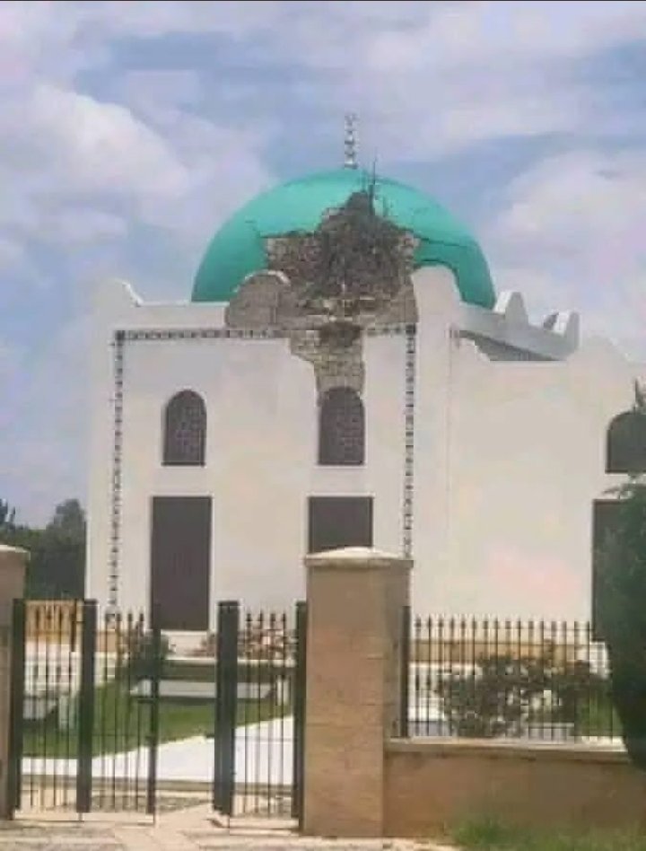Al Nejashi Tigray historical Mosque 🕌 and other Orthodox ancient churches were destroyed by Eritrean and Ethiopian soldiers during Ethio-Tigray civil war but still no justice after Pretoria peace agreement.  
#TigrayGenocide #EritreaOutOfTigray #AmharaMilitiaOutofTigray
