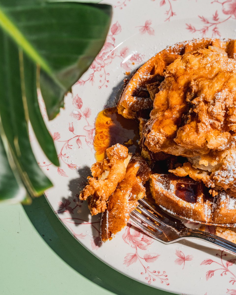 Step up your brunch game with our Fried Chicken &amp; Goodles Mac and Cheese Waffle 🙌