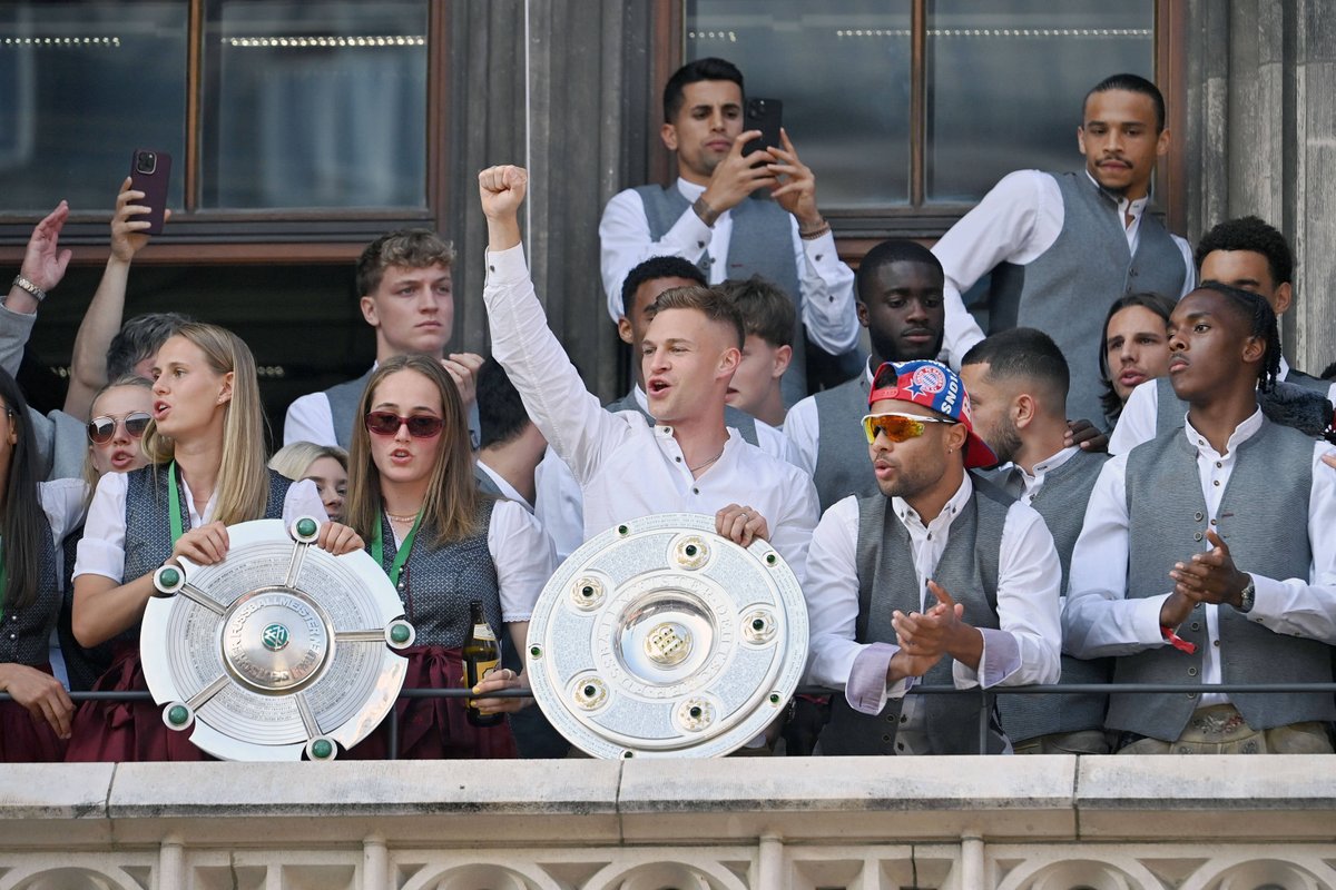 Immer wieder besonders, mit euch Titel zu feiern! ❤️🤍

#MiaSanMeister