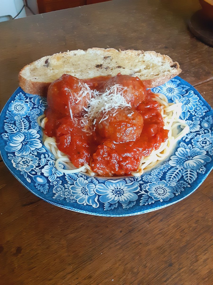 #Sundaydinner #BuonaDomenica
#spaghettiandmeatballs

🥰
