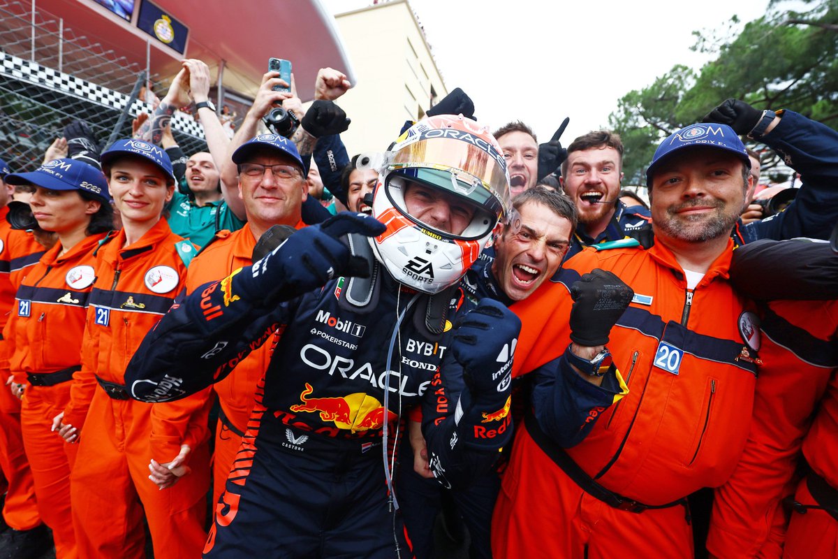 TvTunel's tweet photo. Max Verstappen 🇳🇱 logra su 𝘃𝗶𝗰𝘁𝗼𝗿𝗶𝗮 𝟯𝟵 en la Fórmula 1 y con Red Bull, con lo que se coloca como el máximo ganador de la escuderia Austriaca. 🏎

#RedBull #RedBullRacing | #F1 #Formula1 #F12023 #MonacoGP 🇲🇨 https://t.co/wyAuwUVI8J