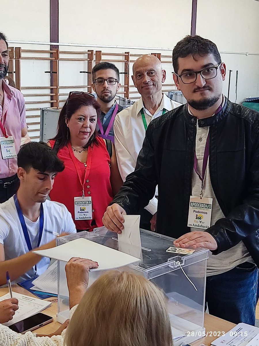 Nuestras candidatas han llamado a la participación en un día donde vale lo mismo el voto de un joven que no tiene trabajo ni casa propia que el de Ana Rosa que especula con 44 pisos turísticos. Es importante votar porque podemos cambiar las cosas. #28MValentiaParaTransformar
