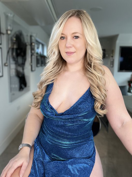 Can I be your Step Mom? https://t.co/yfqNAGlh0m