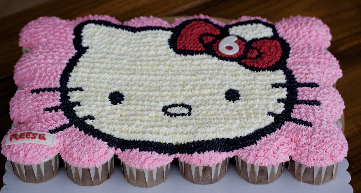 Hellokittycuppa's tweet photo. #cupcakes that double as a #cake !! these sweet #HelloKitty cupcakes are PERFECT for birthdays! Order now @ https://t.co/VLPWnW6vNL !! #college #collegework #sugar #sweettooth #treatyourself #yummy #food #hungry #pretty #cute #sanrio #earthquake #sundayvibes #ad #fake #real #yum https://t.co/0CDuxQolnw