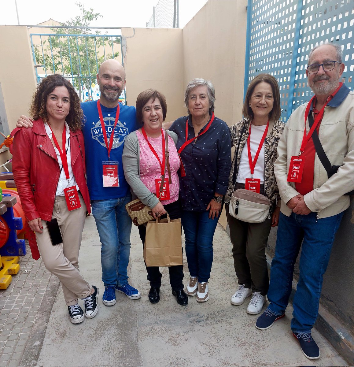 Rosanchezgrau's tweet photo. Costa i Llobera amb @jmadillon @lubaygu, en Jaume i altres, queda menys d'una hora per començar a celebrar. Gràcies! https://t.co/J46xciEQRe