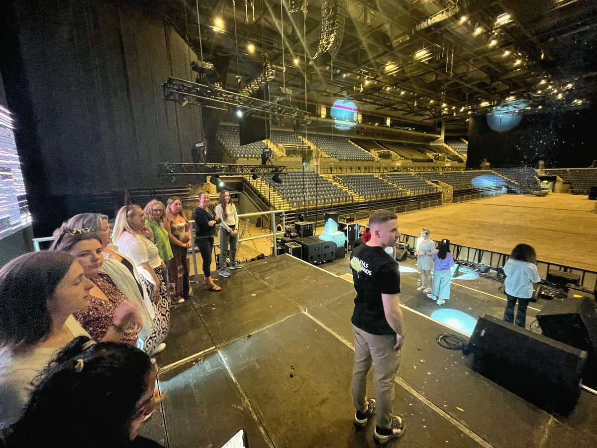 jazaminsinclair's tweet photo. Rehearsals & sound checks today with @senseofsoundUK at @MandSBankArena for @ReminisceFest tonight!
#singer #singing #backingvocals #sessionsinger #senseofsound #giglife #music #liverpoolmusic #musicianslife #dance #tunes https://t.co/AKy2yA7yT5