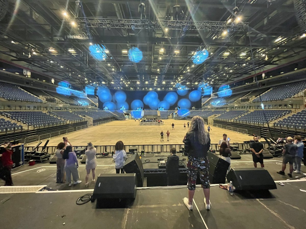 jazaminsinclair's tweet photo. Rehearsals & sound checks today with @senseofsoundUK at @MandSBankArena for @ReminisceFest tonight!
#singer #singing #backingvocals #sessionsinger #senseofsound #giglife #music #liverpoolmusic #musicianslife #dance #tunes https://t.co/AKy2yA7yT5