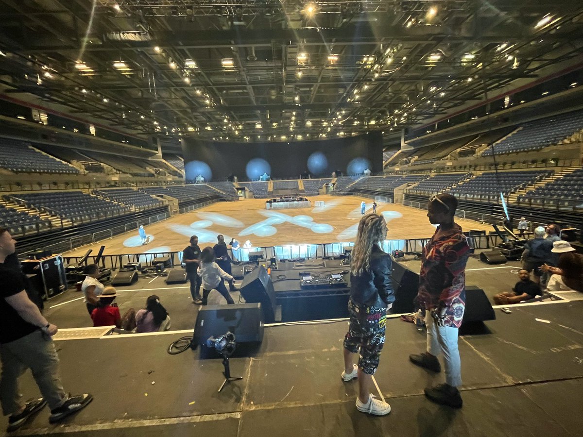 jazaminsinclair's tweet photo. Rehearsals & sound checks today with @senseofsoundUK at @MandSBankArena for @ReminisceFest tonight!
#singer #singing #backingvocals #sessionsinger #senseofsound #giglife #music #liverpoolmusic #musicianslife #dance #tunes https://t.co/AKy2yA7yT5