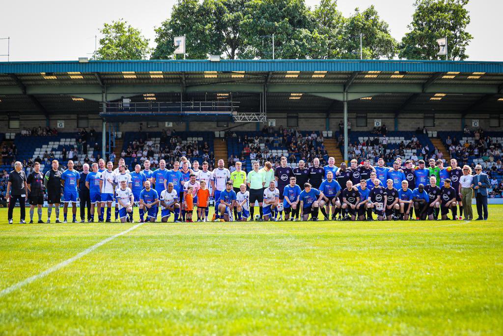 ⚪️🔵 LEGENDARY DAY

What a great day it has been at #GiggLane today. Thank you to all those at <a href="/TottyRobinsFC/">Totty Robins FC</a> that helped organise the event. It not only brought lots of #Shakers Legends back home, but helped raise money for <a href="/mndassoc/">MND Association</a> 

(📸 Photos by <a href="/BarkleyCostello/">Barkley Costello</a>)