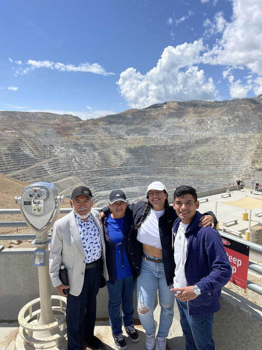 Isa28Pe's tweet photo. Mi familia, mi todo! Gracias Dios https://t.co/vaULLPRqar