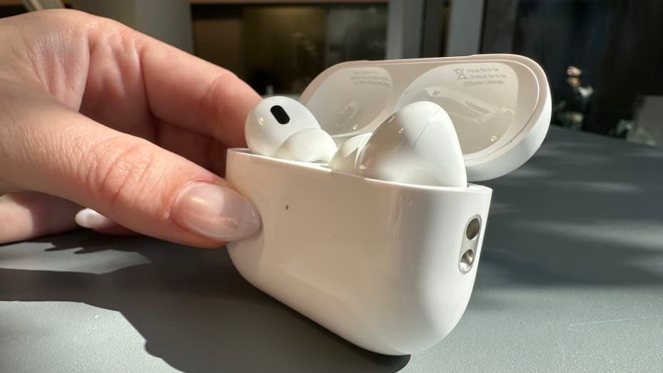 İkinci nesil Apple Airpods Pro birinci nesilden bile ucuz şu an almayı düşünen kaçırmasın derim...