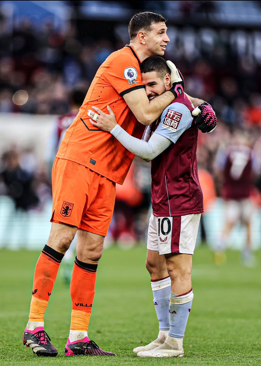 AtaqueFutbolero's tweet photo. 🇦🇷🌟 El Aston Villa de Dibu Martínez y Emi Buendía CLASIFICÓ a la CONFERENCE LEAGUE y vuelve a una copa internacional después de ¡12 AÑOS! https://t.co/UIYIbbwLBg