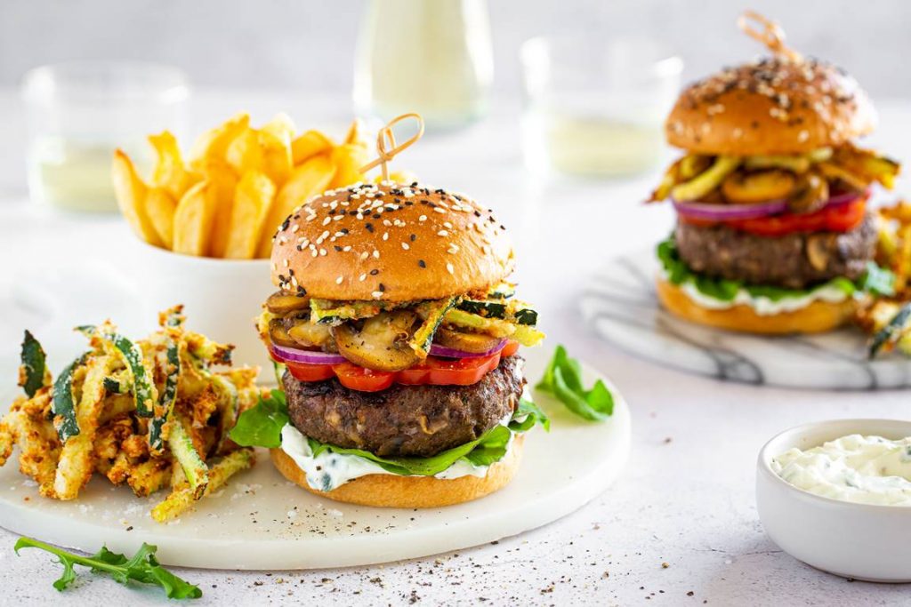 FoodBlogCT's tweet photo. In celebration of World Burger Day, we've uploaded three delicious recipes by #freshmushroomssa #SAMFA to our blog. Follow the link in our bio. https://t.co/Lp41vZkzqU