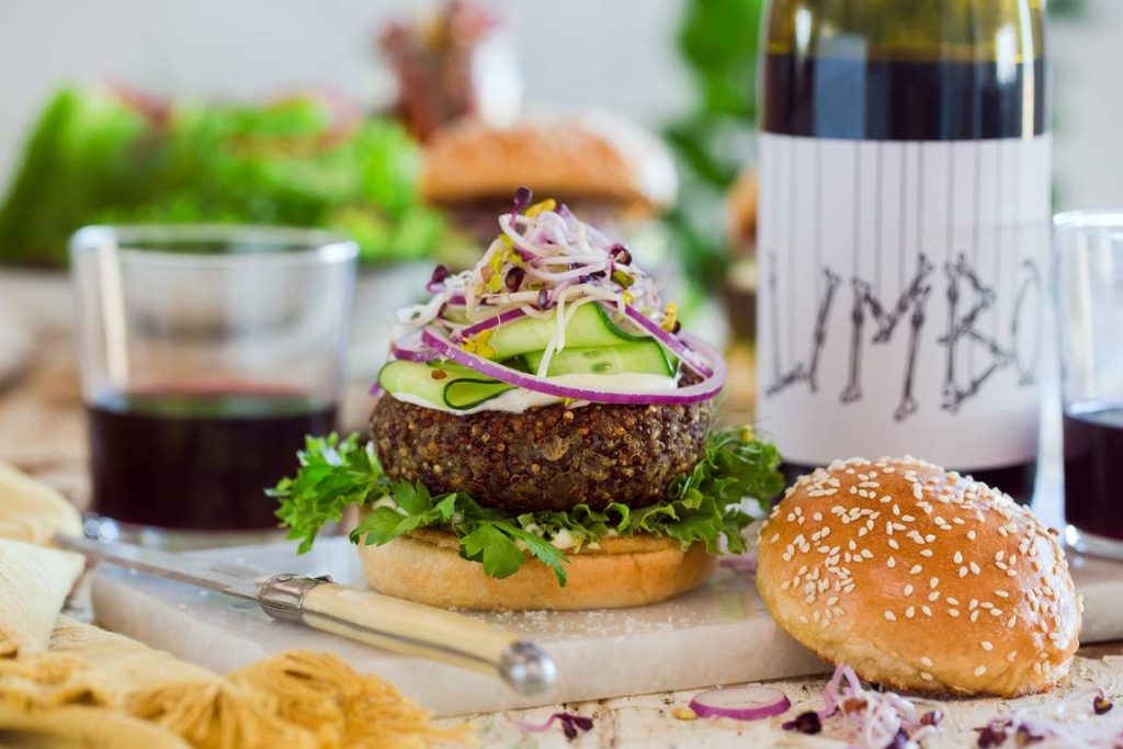 FoodBlogCT's tweet photo. In celebration of World Burger Day, we've uploaded three delicious recipes by #freshmushroomssa #SAMFA to our blog. Follow the link in our bio. https://t.co/Lp41vZkzqU