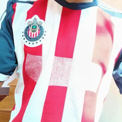 ScaryOnTw's tweet photo. @Chivas Así de desgastada es la que he usado desde que empezó el torneo el aliento y el apoyo es fundamental para el motor del equipo dicen los expertos las ofensivas ganan partidos, las defensas ganan campeonatos pero la afición se gana el pais Vamos mi rebaño HerMozo😭#90MinutosDeUnión https://t.co/zRaD2nl2cq