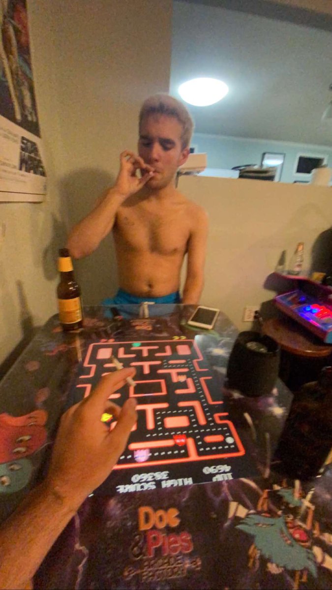 spreadthatbooty's tweet photo. Can you guess how drunk I was last night https://t.co/Ma3WI5zznM