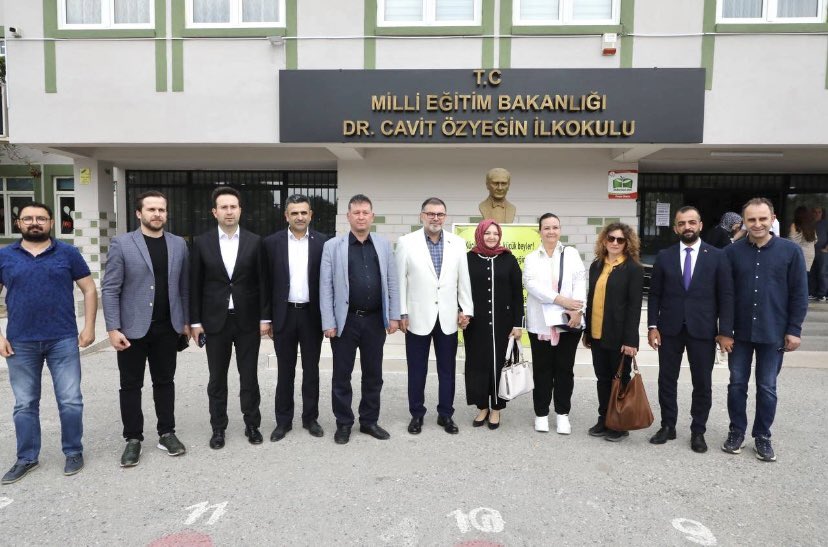 Kıymetli İl Başkanımız Sayın @Bilalsaygili, oyunu kullandığı Dr. Cavit Özyeğin İlkokulunda, Ak Parti Bornova İlçe Başkanı Sn. Koray Toprakçi ve teşkilat üyelerimizle yanlız bırakmadık. Türkiye Yüzyılı için Ülkemiz ve milletimiz için hayırlara vesile olmasını diliyoruz.