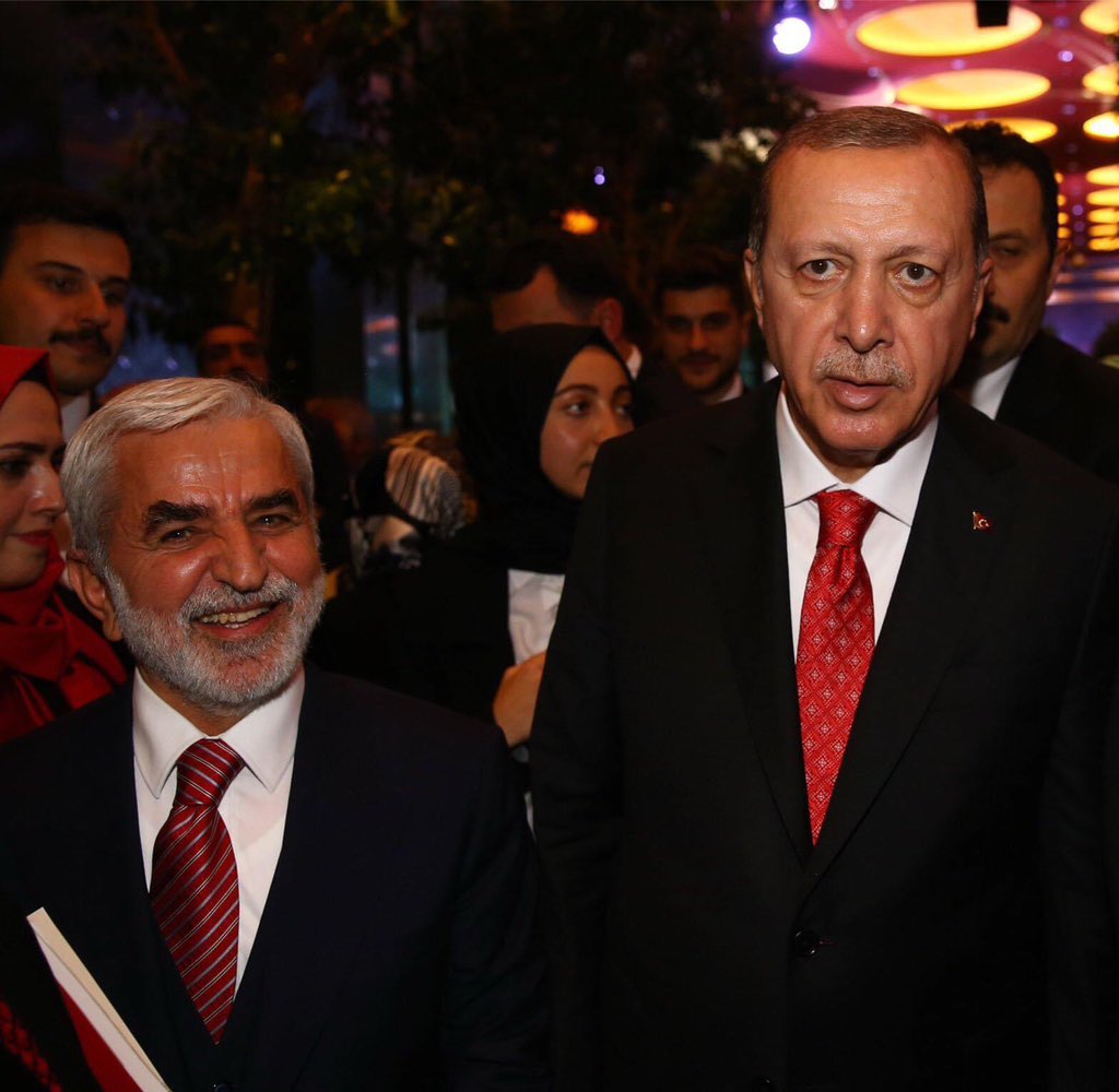 Milli irade bir kez daha tercihini Milletin Adamından yana kullandı. 
Yapılan tüm kirli ittifaklara rağmen doğru duvar yıkılmadı. 
Ülkemize, milletimize ve tüm Türk-İslam coğrafyasına hayırlar getirsin inşallah. <a href="/RTErdogan/">Recep Tayyip Erdoğan</a>